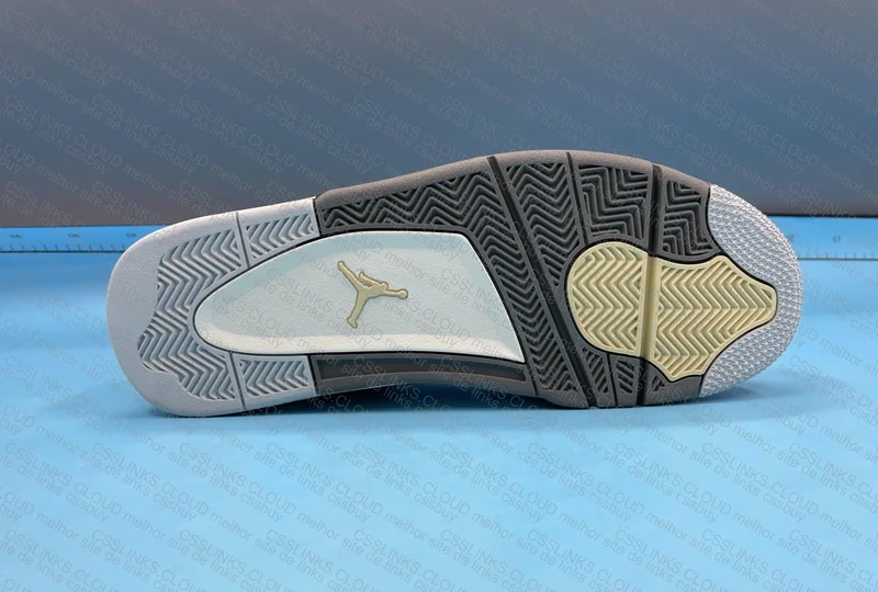 Air Jordan 4 Photon Dust 6