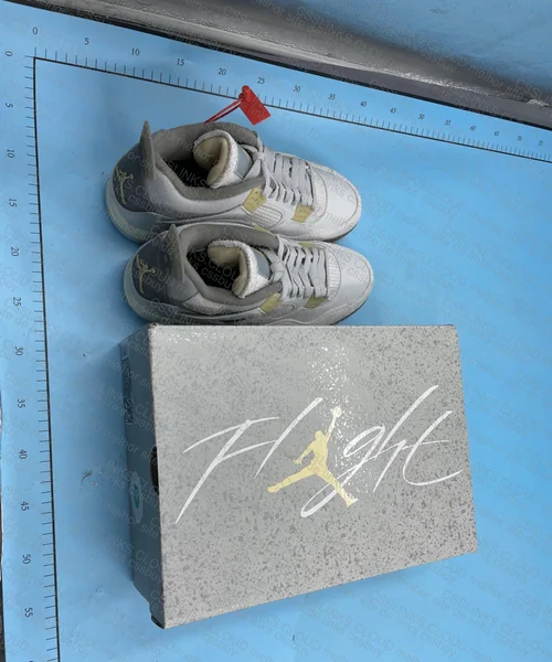 Air Jordan 4 Photon Dust 7