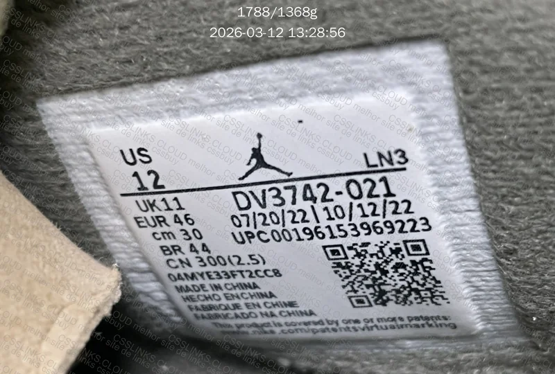 Air Jordan 4 Photon Dust 9