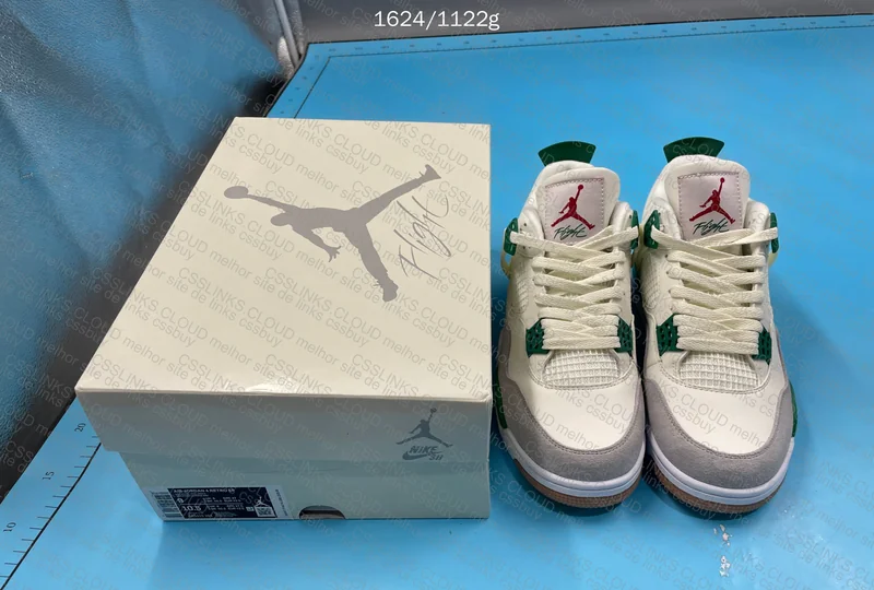 Air Jordan 4 Pine Green 3