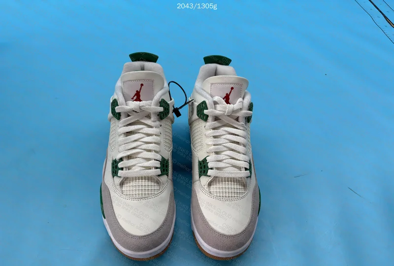 Air Jordan 4 Pine Green 3