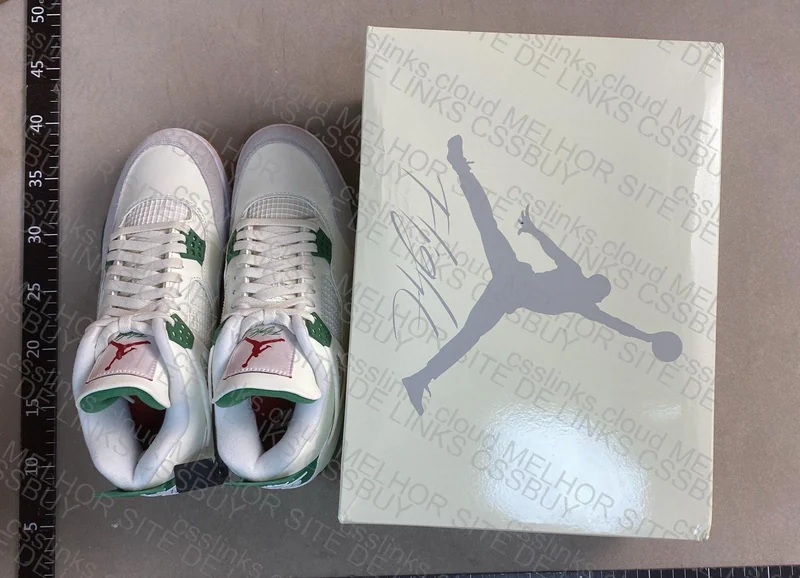 Air Jordan 4 Pine Green 4