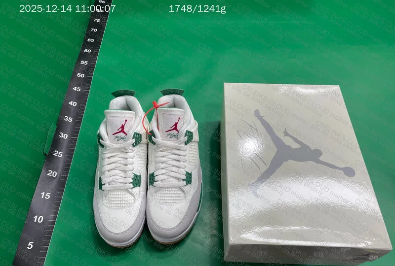 Air Jordan 4 Pine Green