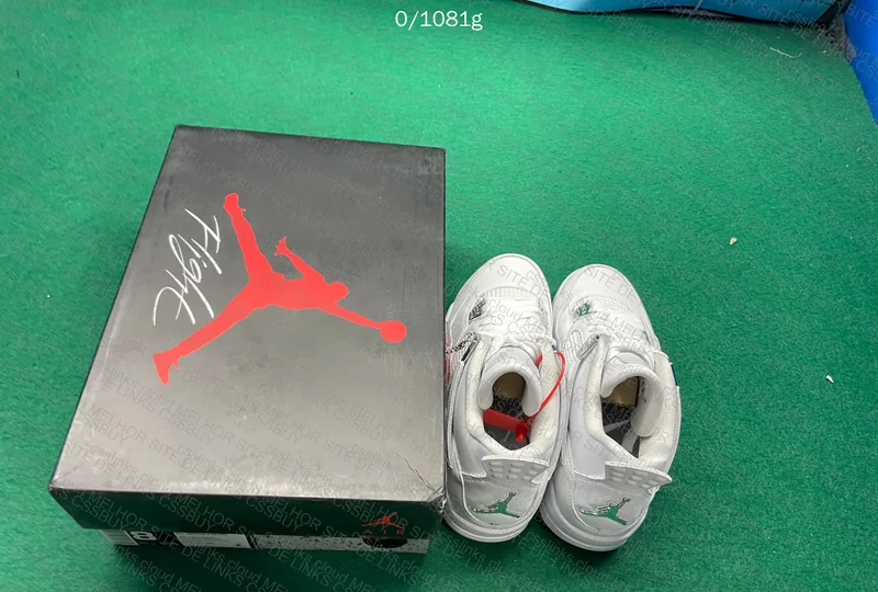 Air Jordan 4 Pure Money