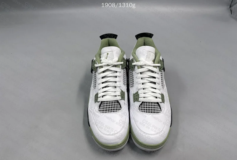 Air Jordan 4 Retro