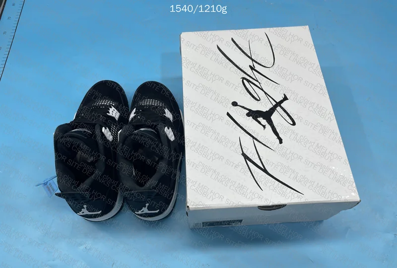Air Jordan 4 Retro