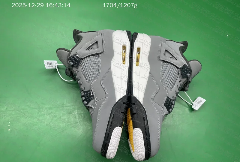 Air Jordan 4 Retro - Help I Don't Understand Sneakers 4