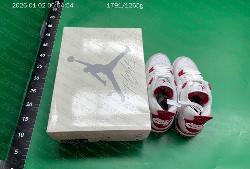 Air Jordan 4 Retro SB Varsity Red (DR5415-106) 4