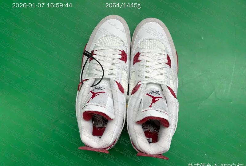 Air Jordan 4 Retro SB Varsity Red (FF) 3