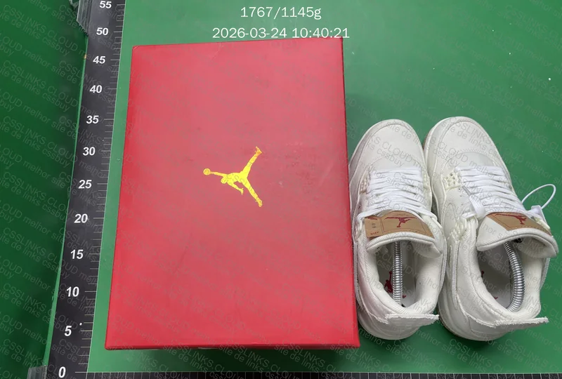 AIR JORDAN 4 RETRO X LEVI'S ' WHITE DENIM
