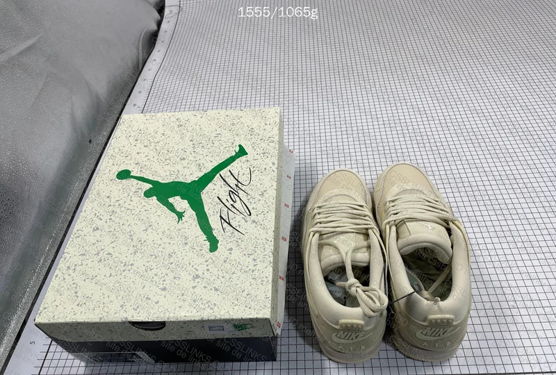 Air Jordan 4 RM - OVO