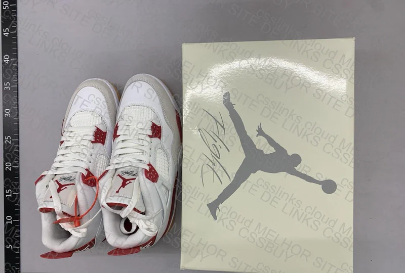 Air Jordan 4 SB Varsity Red 4