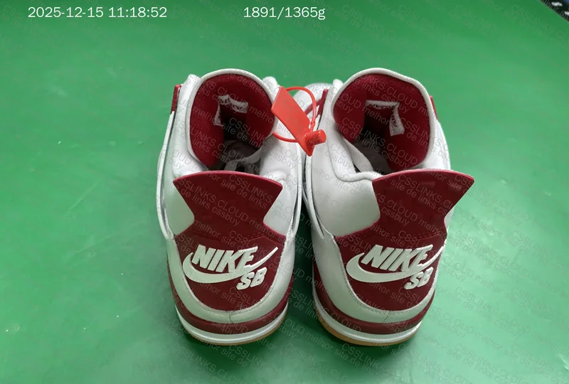 AIR JORDAN 4 SB VARSITY RED 3