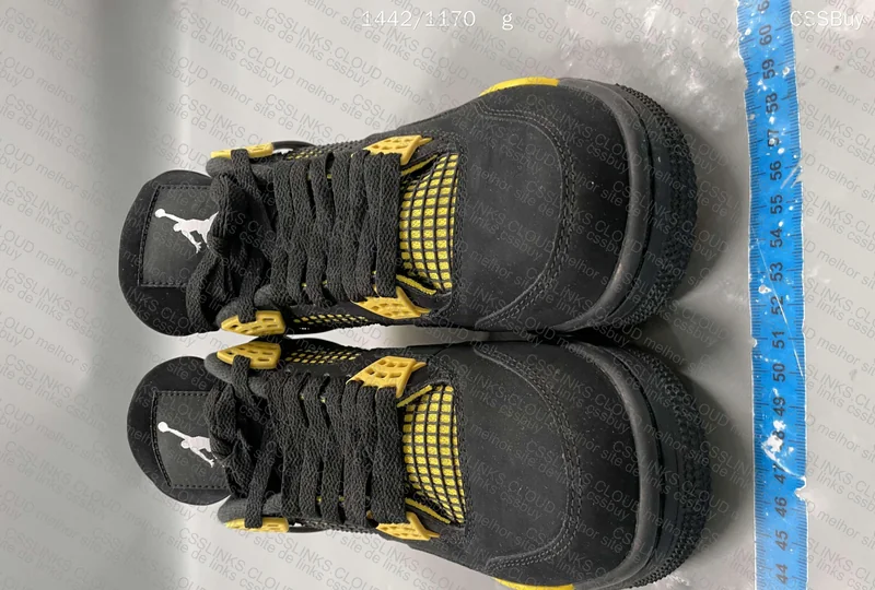 Air Jordan 4 Thunder