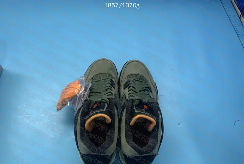 Air Jordan 4 Undefeated 2005 - GX 3