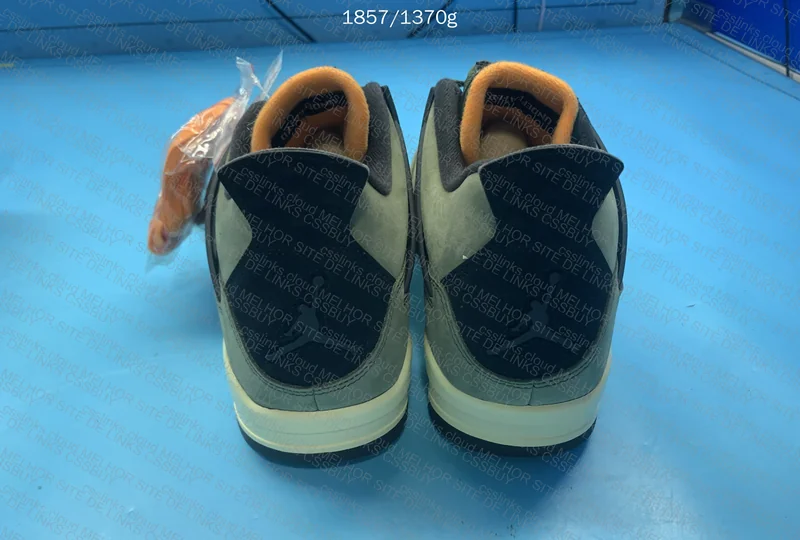 Air Jordan 4 Undefeated 2005 - GX 4