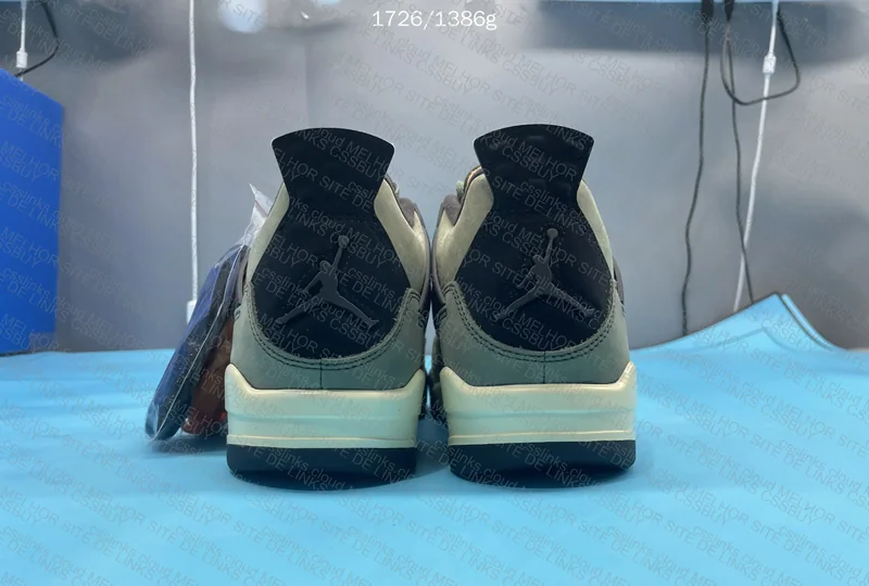 Air Jordan 4 Undefeated 2005 - GX 9