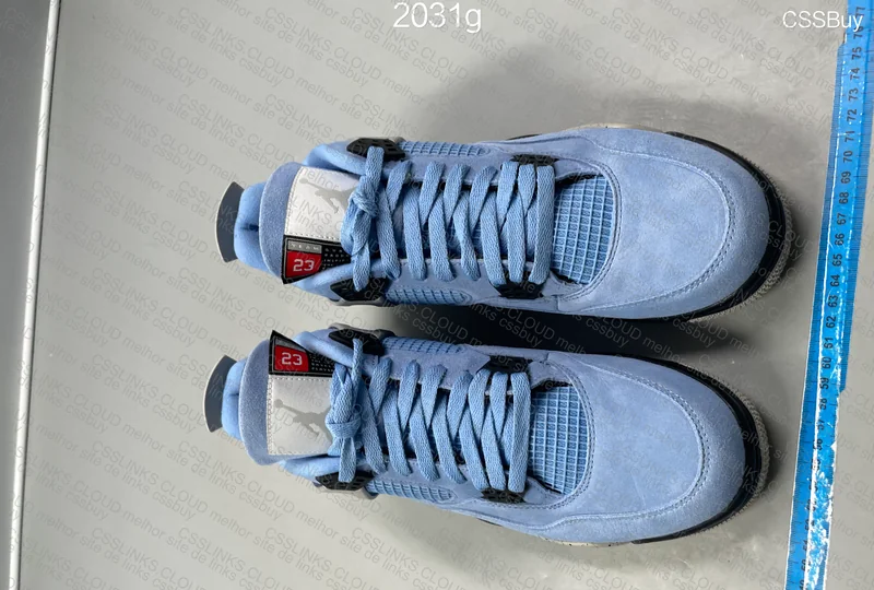 Air Jordan 4 University Blue 4