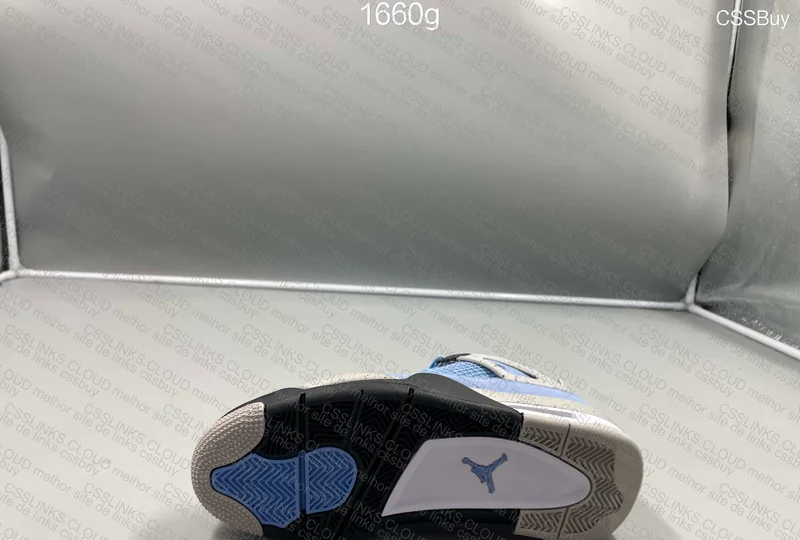 Air Jordan 4 University Blue 4