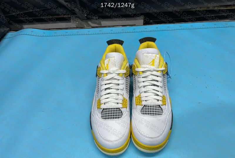 Air Jordan 4 Vivid Sulfur
