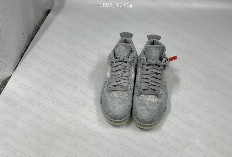 Air Jordan 4 x Kaws