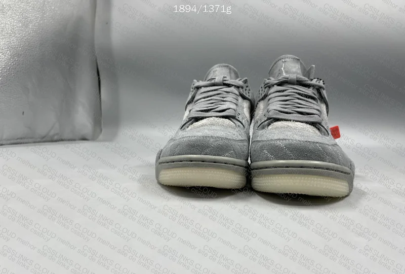Air Jordan 4 x Kaws 2