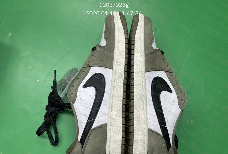 Air Jordan Low Olive 4