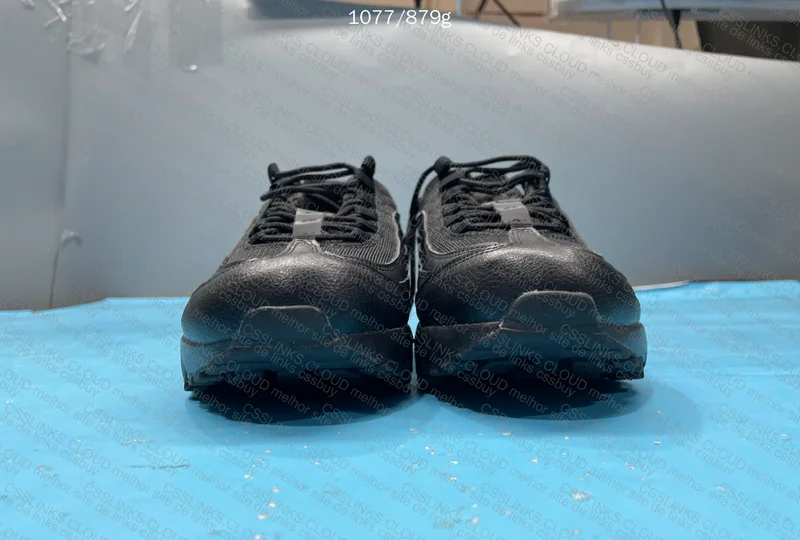 Air Max 95 All Black 4