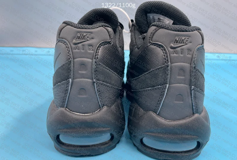 Air Max 95 Black Essential 4