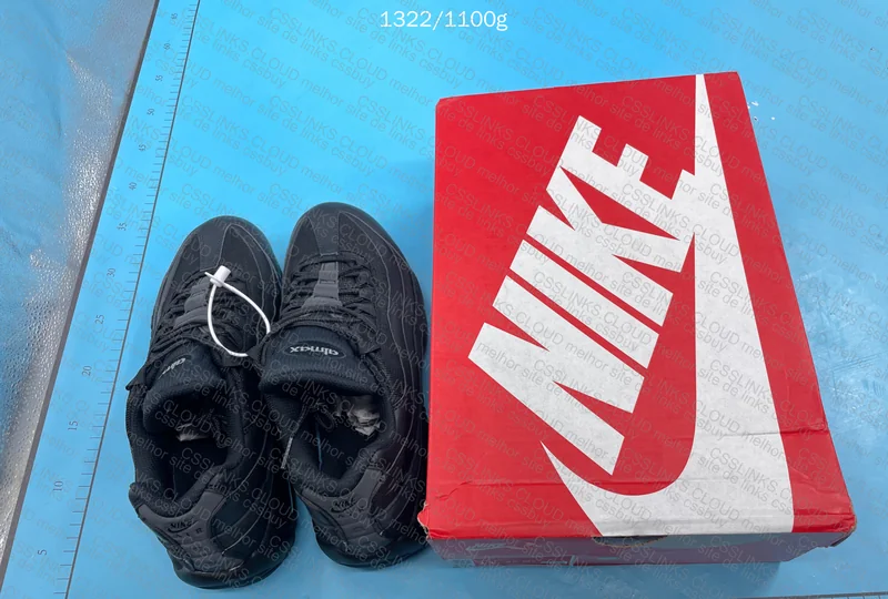 Air Max 95 Black Essential 6
