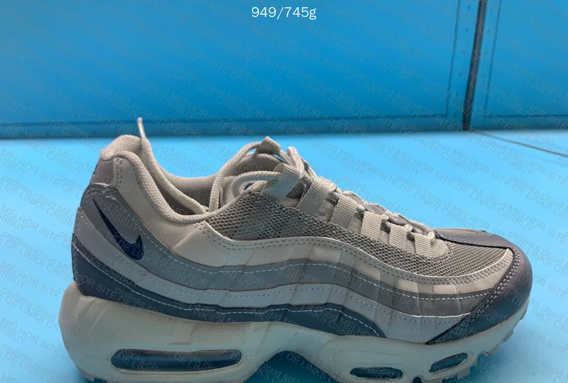 Air Max 95 Grey Light Green Gradient 3