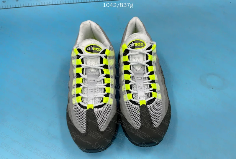 Air Max 95 'Neon' 4