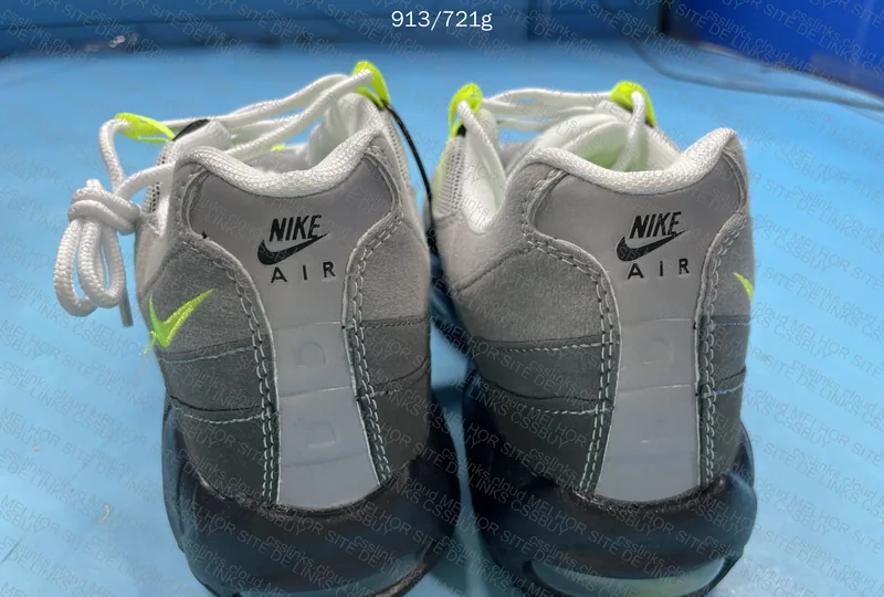 Air Max 95 'Neon' 4