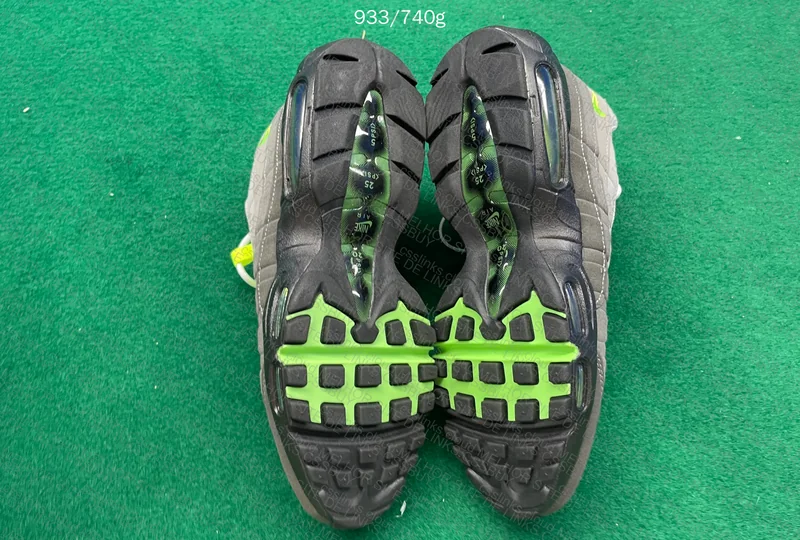 Air Max 95 'Neon' 7