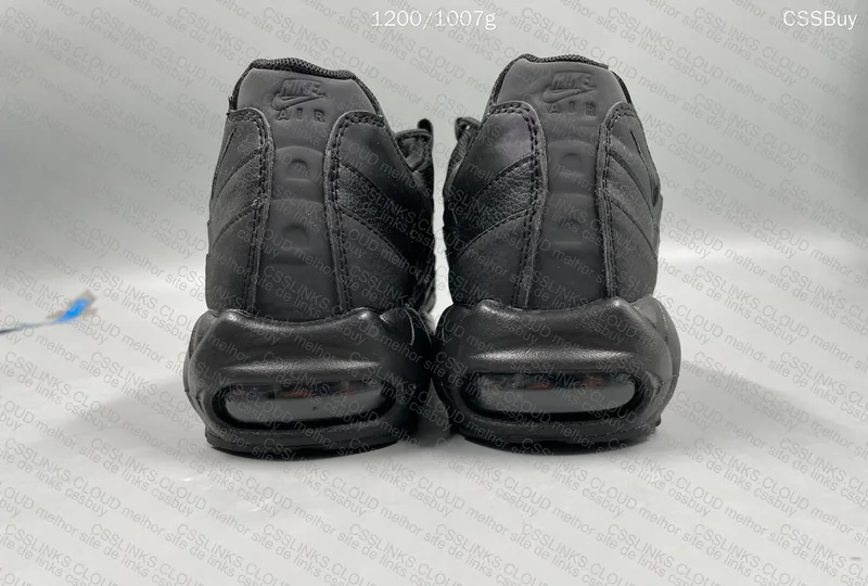 Air Max 95 Slightly Misaligned 5
