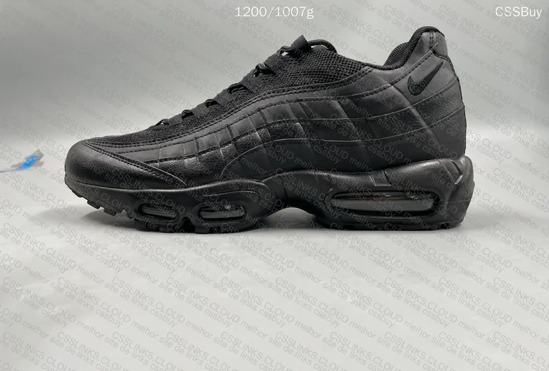 Air Max 95 Slightly Misaligned 6