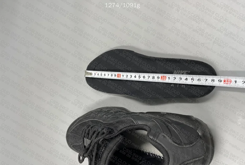 Air Max 95 'Triple Black' 7