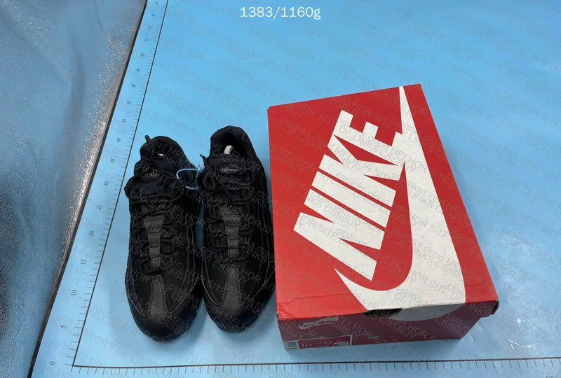 Air Max 95 Triple Black 8