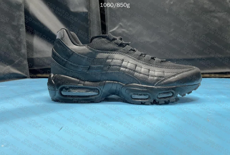 Air Max 95 Triple Black 4