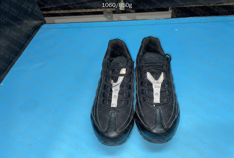 Air Max 95 Triple Black 7