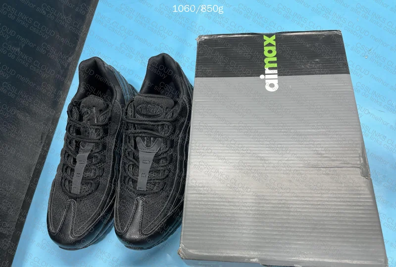 Air Max 95 Triple Black 8