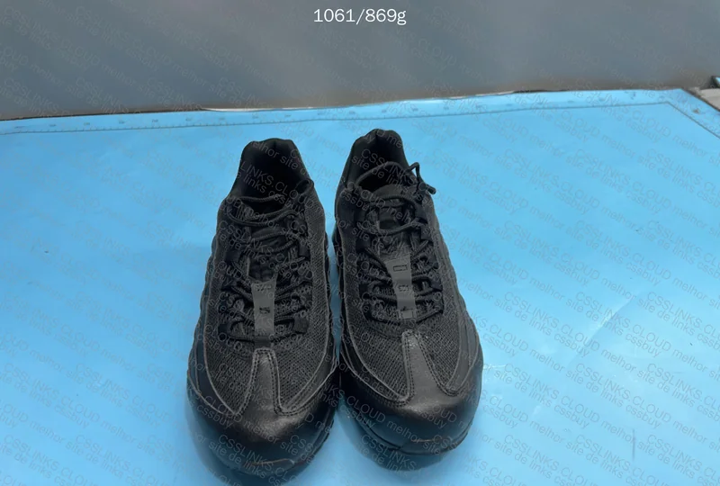 Air Max 95 Triple Black 2
