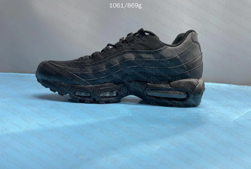 Air Max 95 Triple Black 4