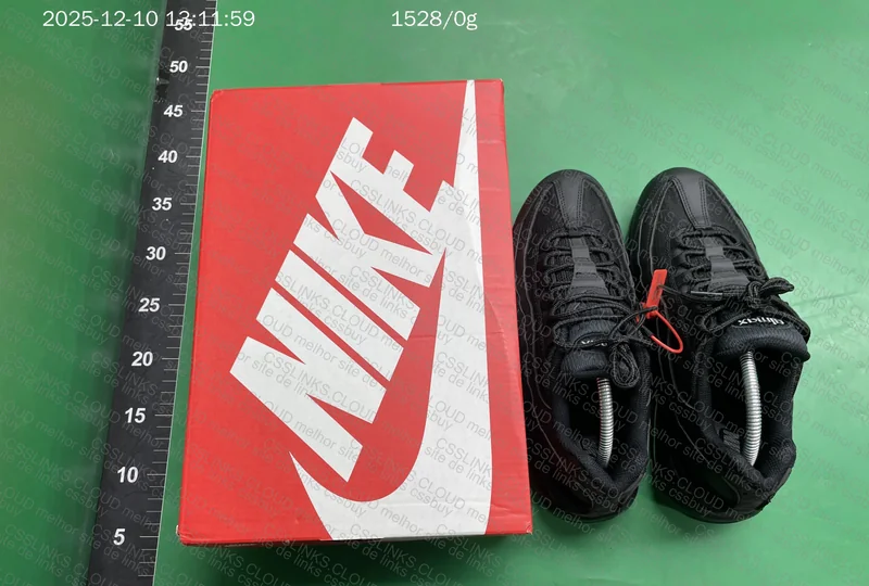 Air Max 95 Triple Black 2