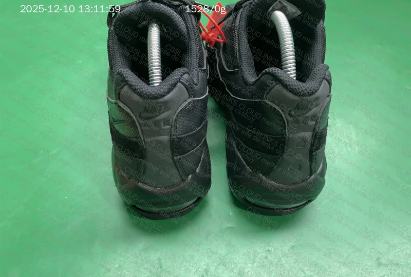 Air Max 95 Triple Black 4