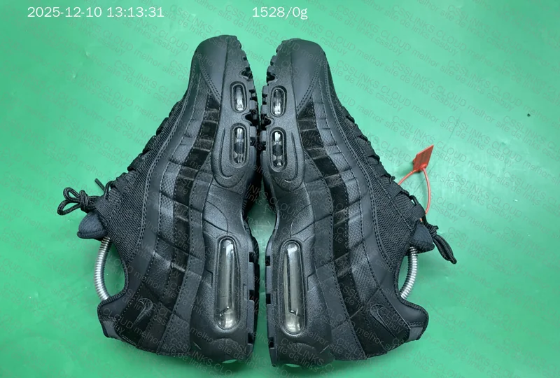 Air Max 95 Triple Black 5