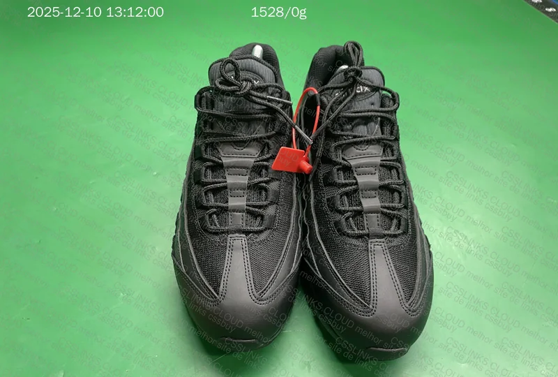 Air Max 95 Triple Black 7