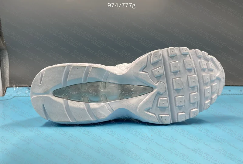 Air Max 95 Triple White 4