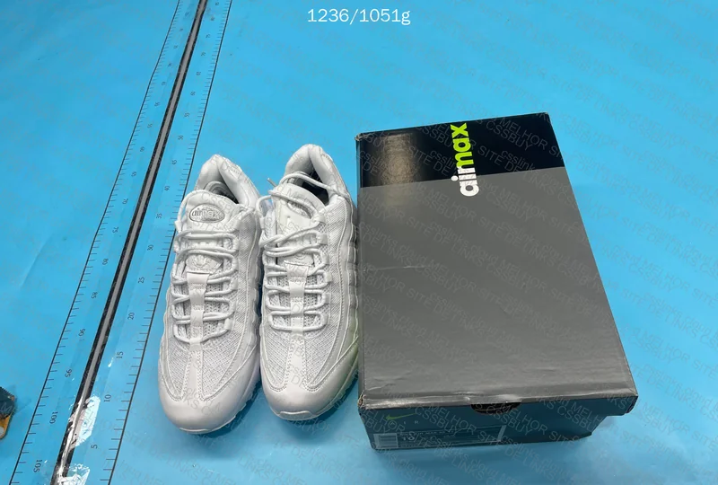 Air Max 95 Triple White 4