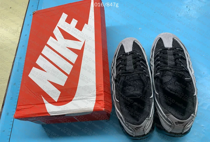 Air Max 95 x CDG 4